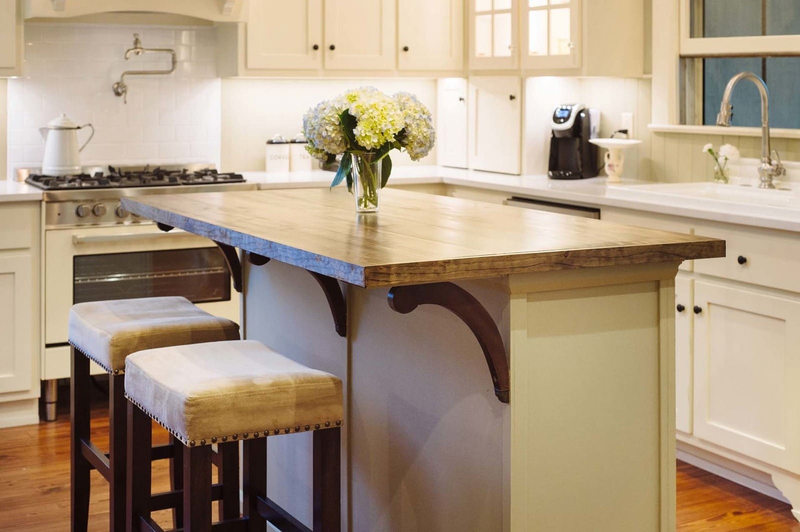 Everything you could want except the kitchen sink! - Phantom Screens